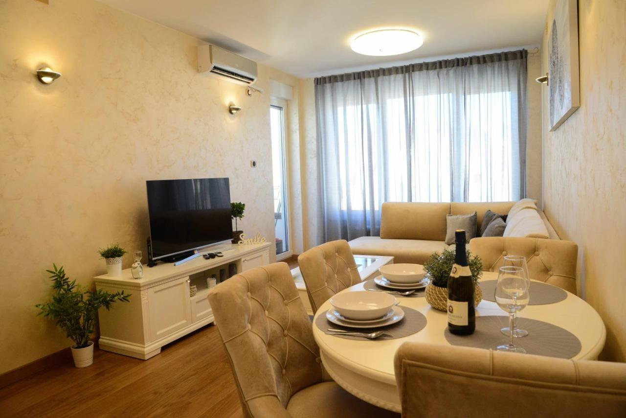 Tesla 70 Apartment With Secure Parking In The Garage Нови-Сад Экстерьер фото