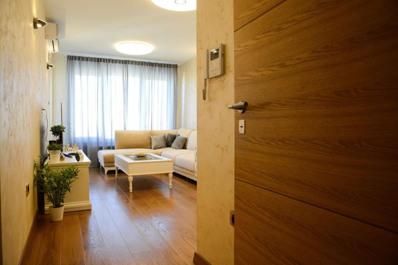 Tesla 70 Apartment With Secure Parking In The Garage Нови-Сад Экстерьер фото